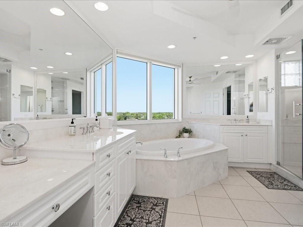445 Cove Tower Dr, Unit 704, Naples, FL 34110 Photo
