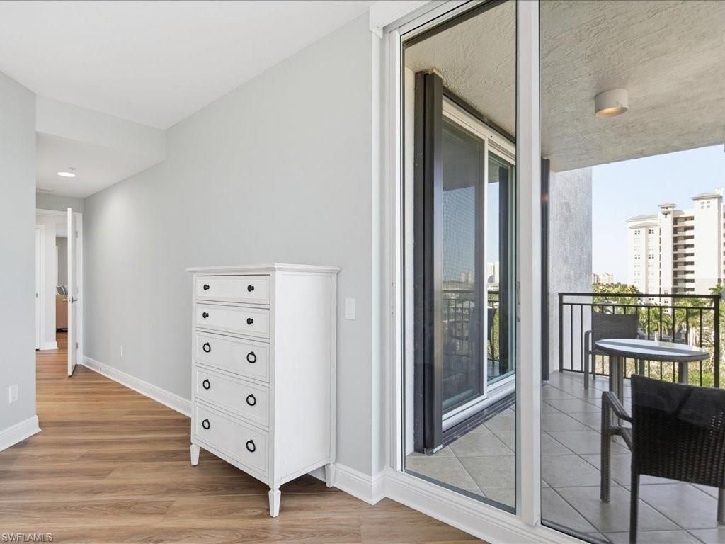 445 Cove Tower Dr, Unit 704, Naples, FL 34110 Photo