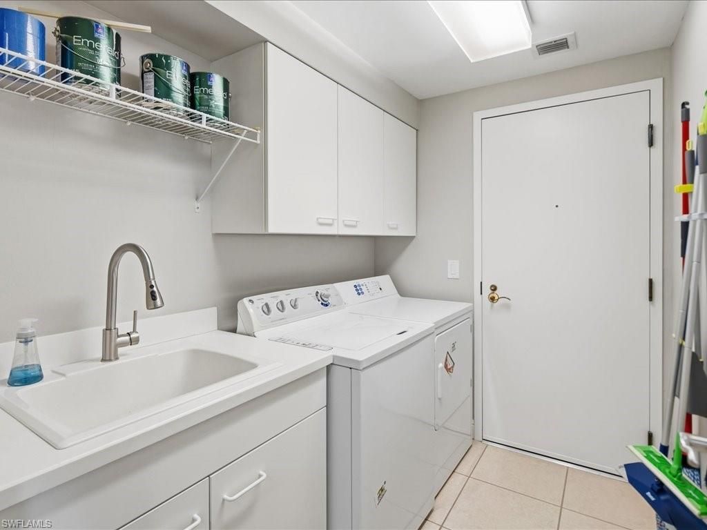 445 Cove Tower Dr, Unit 704, Naples, FL 34110 Photo
