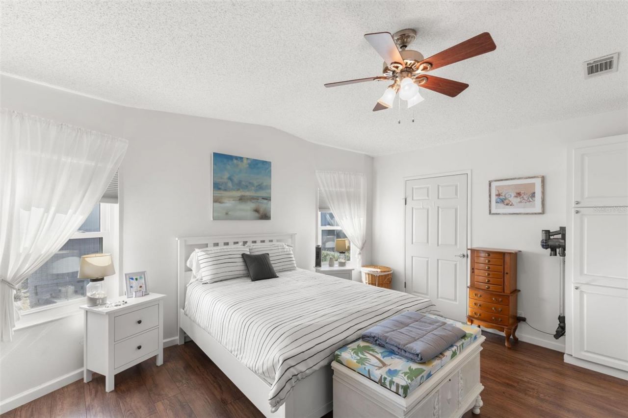 624 Mount Piney Avenue Ne, Unit 703, Saint Petersburg, FL 33702 Photo