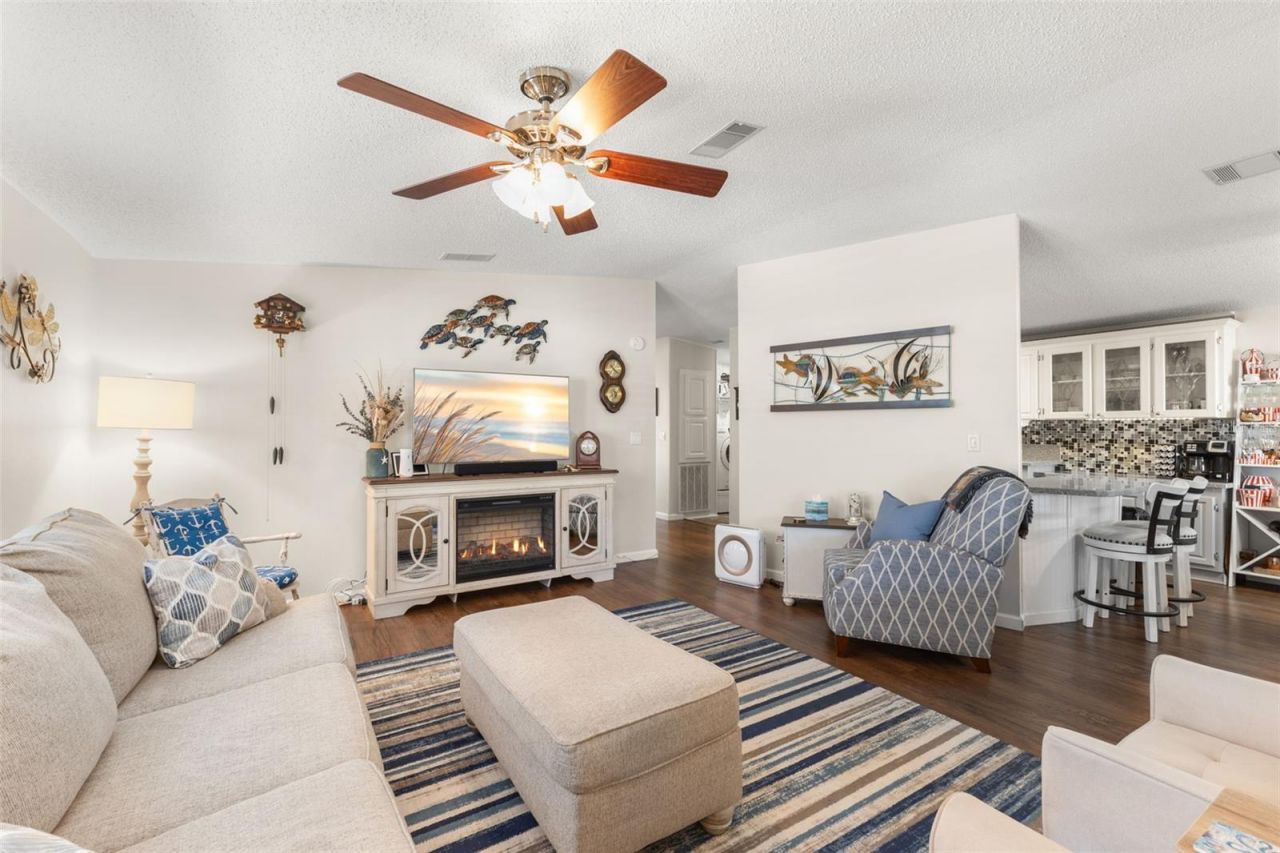 624 Mount Piney Avenue Ne, Unit 703, Saint Petersburg, FL 33702 Photo