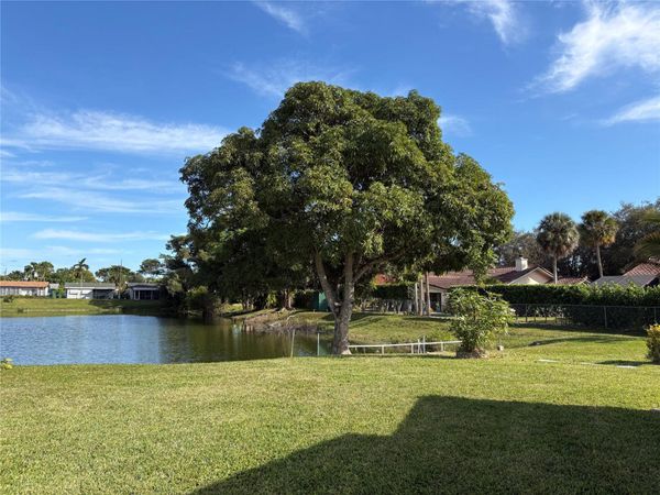 2704 NW 48th St, Fort Lauderdale, FL 33309