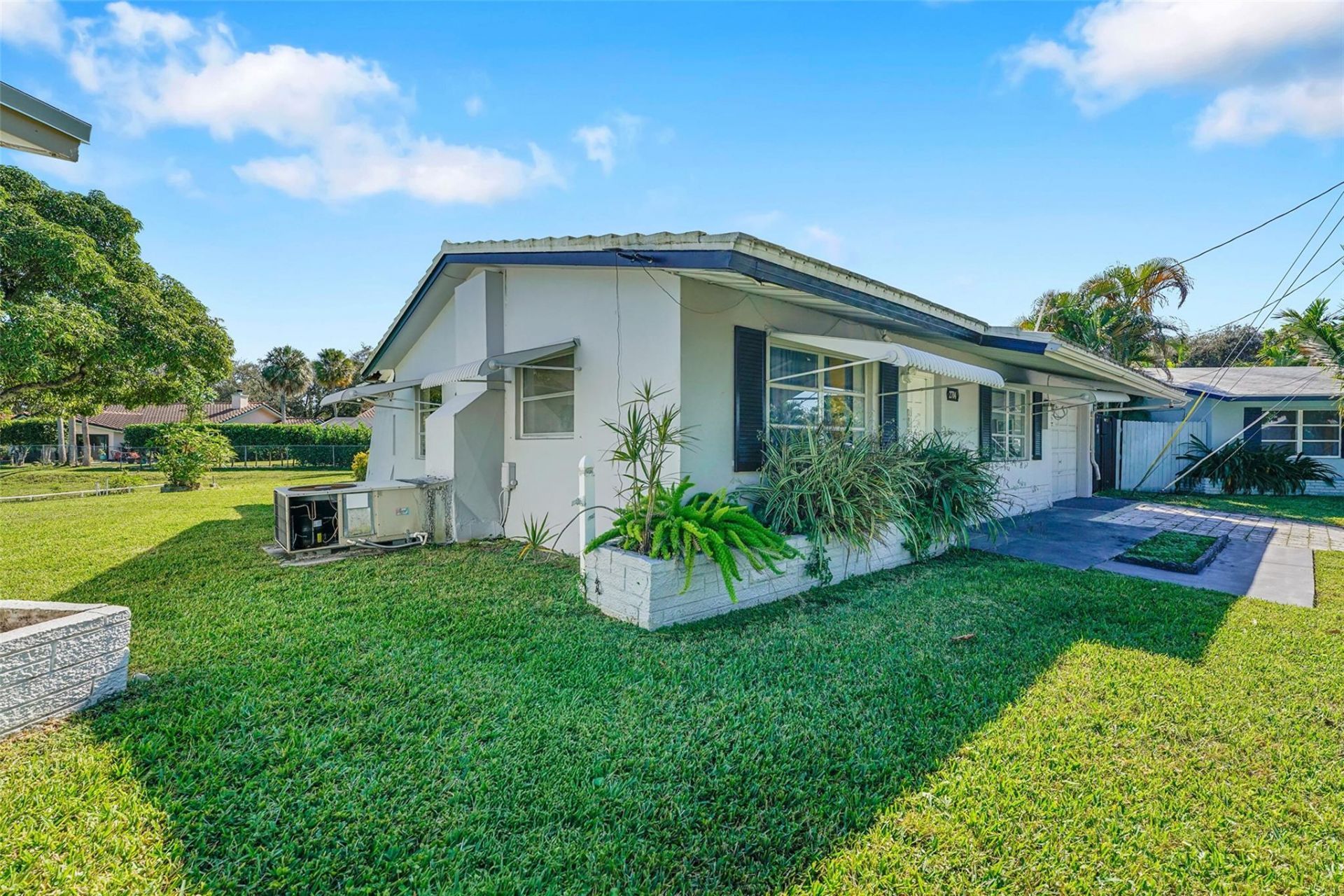 2704 NW 48th St, Fort Lauderdale, FL 33309 Photo