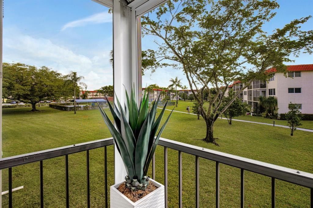 9720 S Hollybrook Lake Drive, Unit 204, Pembroke Pines, FL 33025 Photo