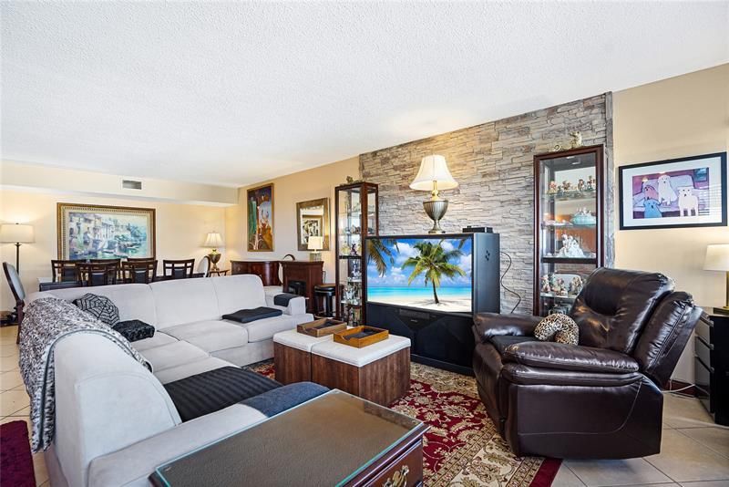 2500 NE 48th Lane, Unit 608, Fort Lauderdale, FL 33308 Photo