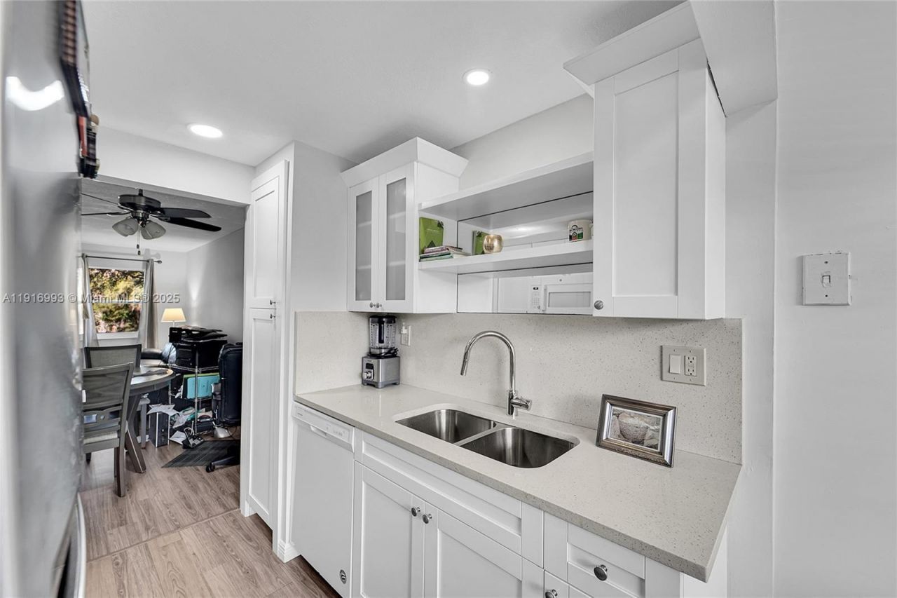 8405 NW 61st St, Unit D207, Tamarac, FL 33321 Photo