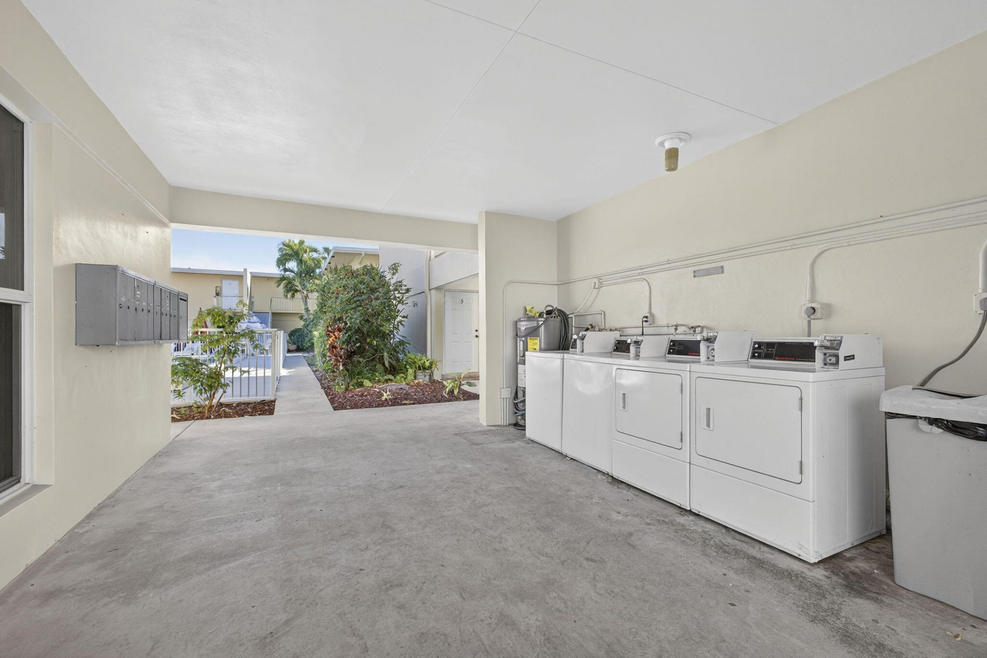 727 Hummingbird Way, Unit 6, North Palm Beach, FL 33408 Photo