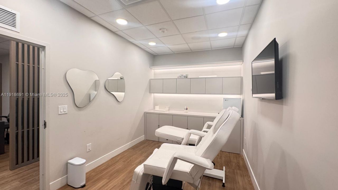 2820 NE 214th St, Unit 1004, Aventura, FL 33180 Photo