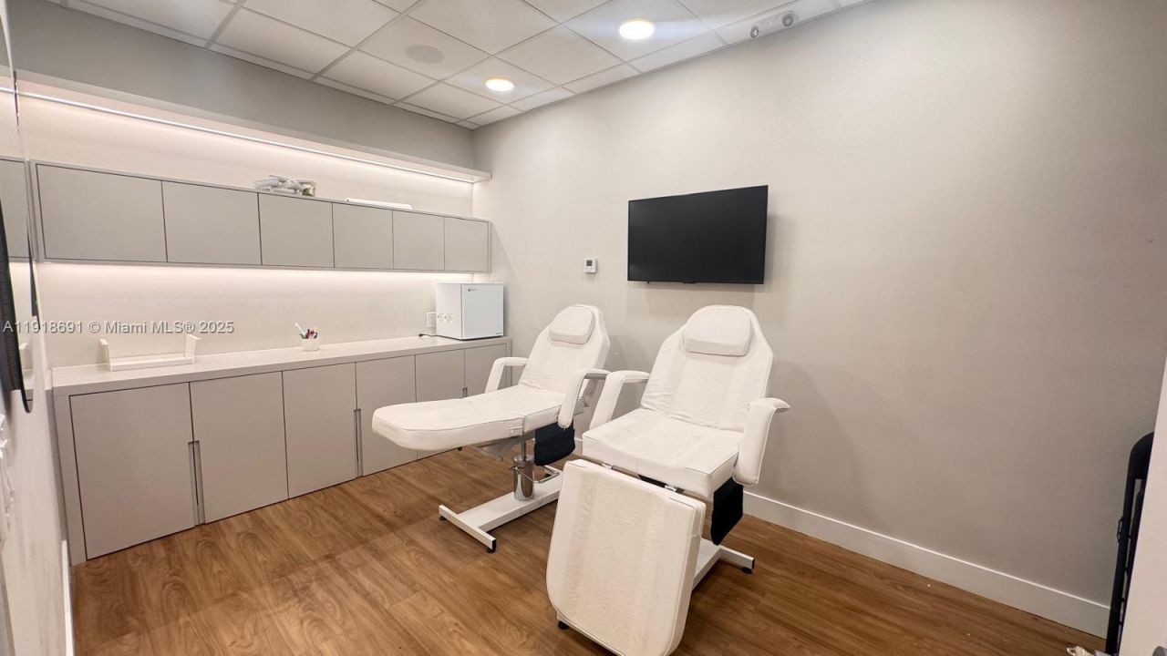 2820 NE 214th St, Unit 1004, Aventura, FL 33180 Photo