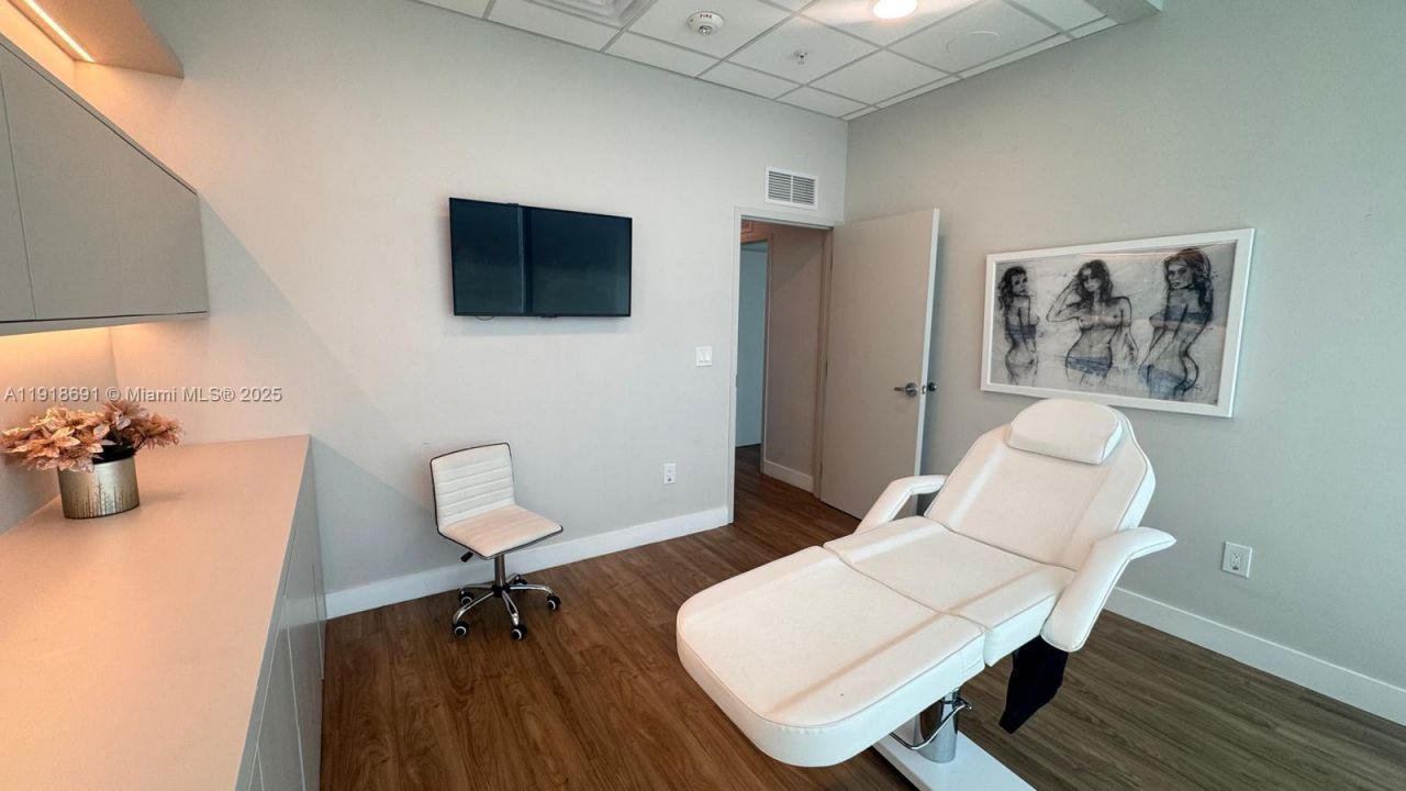 2820 NE 214th St, Unit 1004, Aventura, FL 33180 Photo