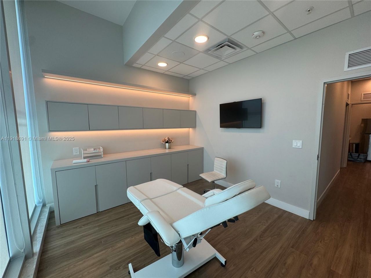 2820 NE 214th St, Unit 1004, Aventura, FL 33180 Photo