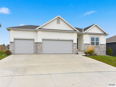 8014 N 167th Avenue, Bennington, NE 68007