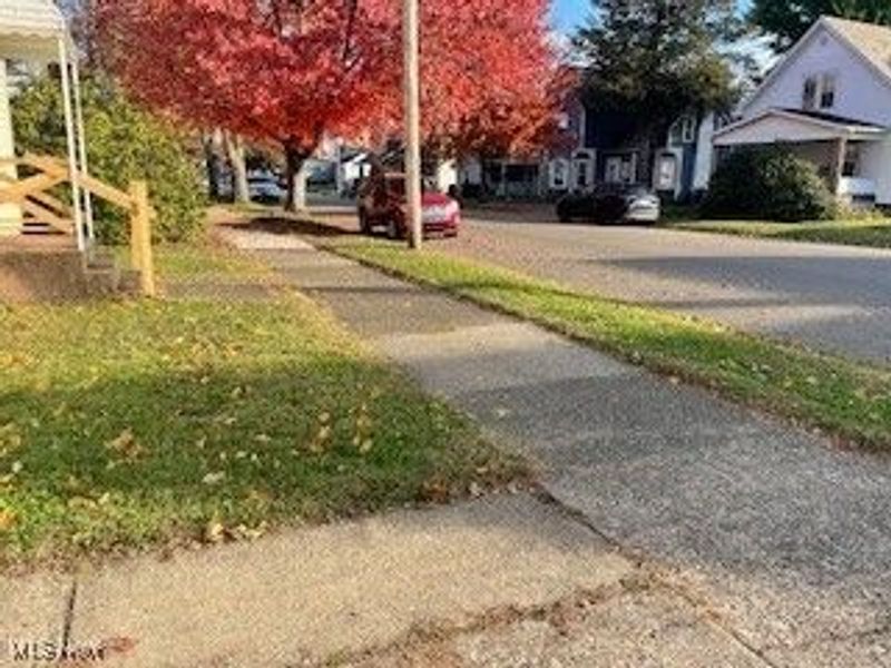 206 6th Street NW, New Philadelphia, OH 44663 Photo 4