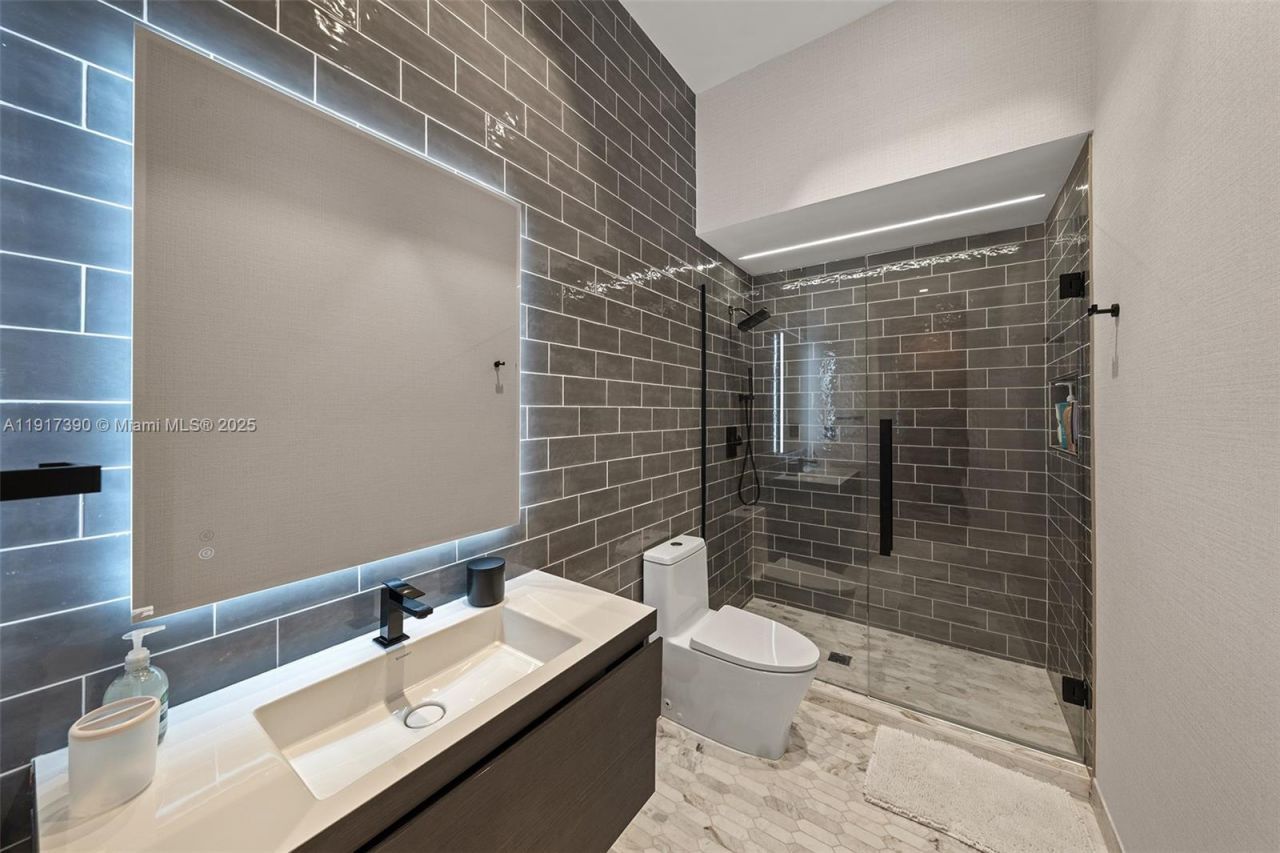 900 Washington St, Hollywood, FL 33019 Photo