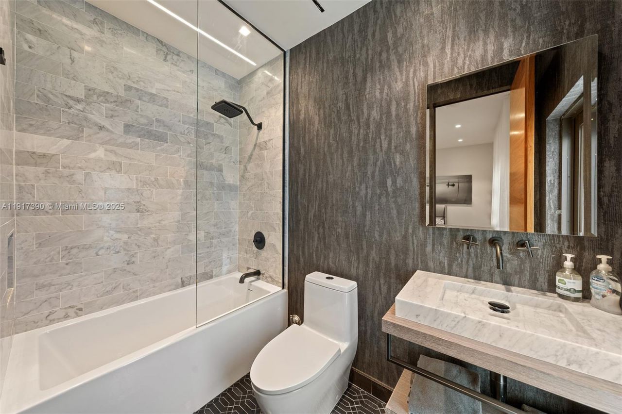 900 Washington St, Hollywood, FL 33019 Photo