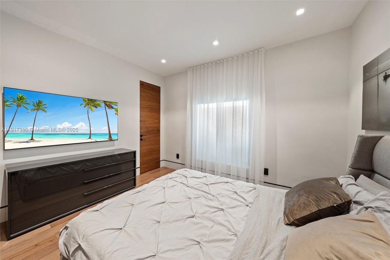 900 Washington St, Hollywood, FL 33019 Photo