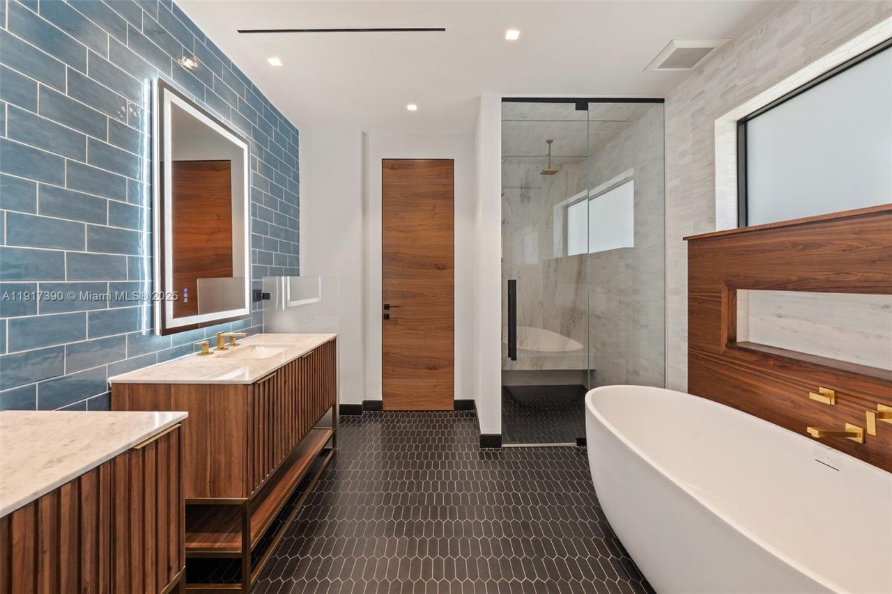 900 Washington St, Hollywood, FL 33019 Photo