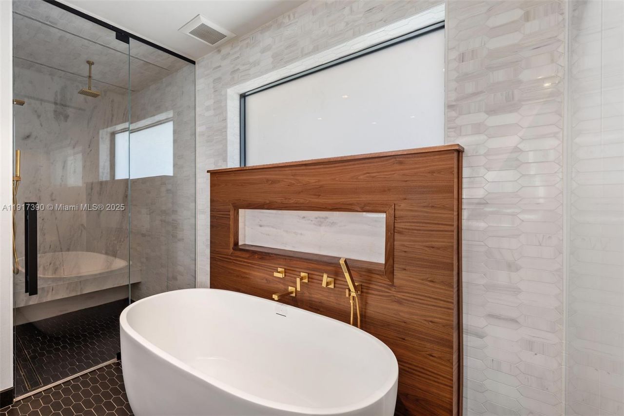 900 Washington St, Hollywood, FL 33019 Photo