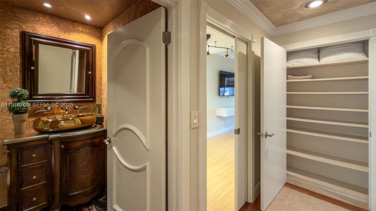 2000 Island Blvd, Unit 3004, Aventura, FL 33160 Photo