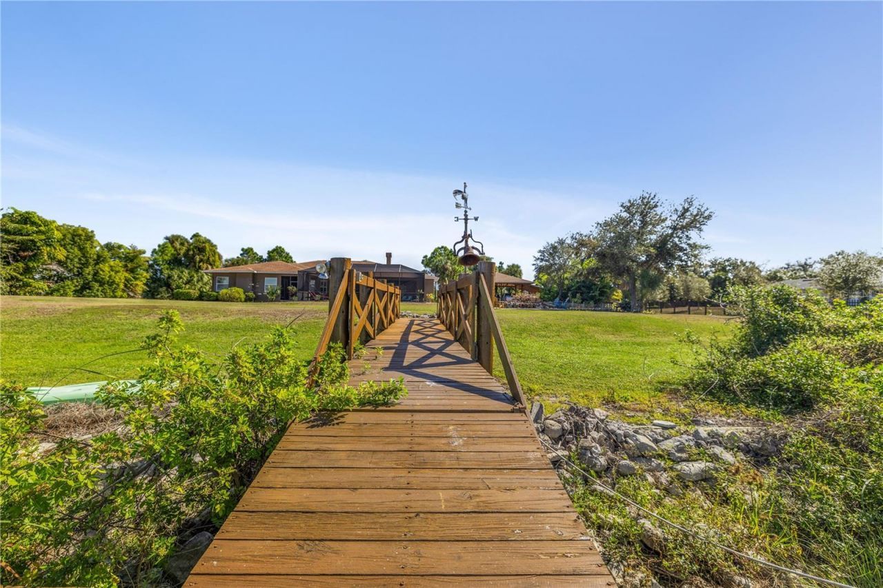 2209 Lost River Trail, Ruskin, FL 33570 Photo