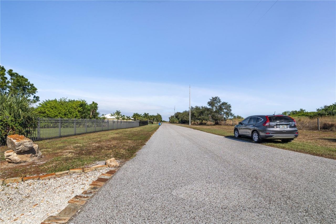 2209 Lost River Trail, Ruskin, FL 33570 Photo