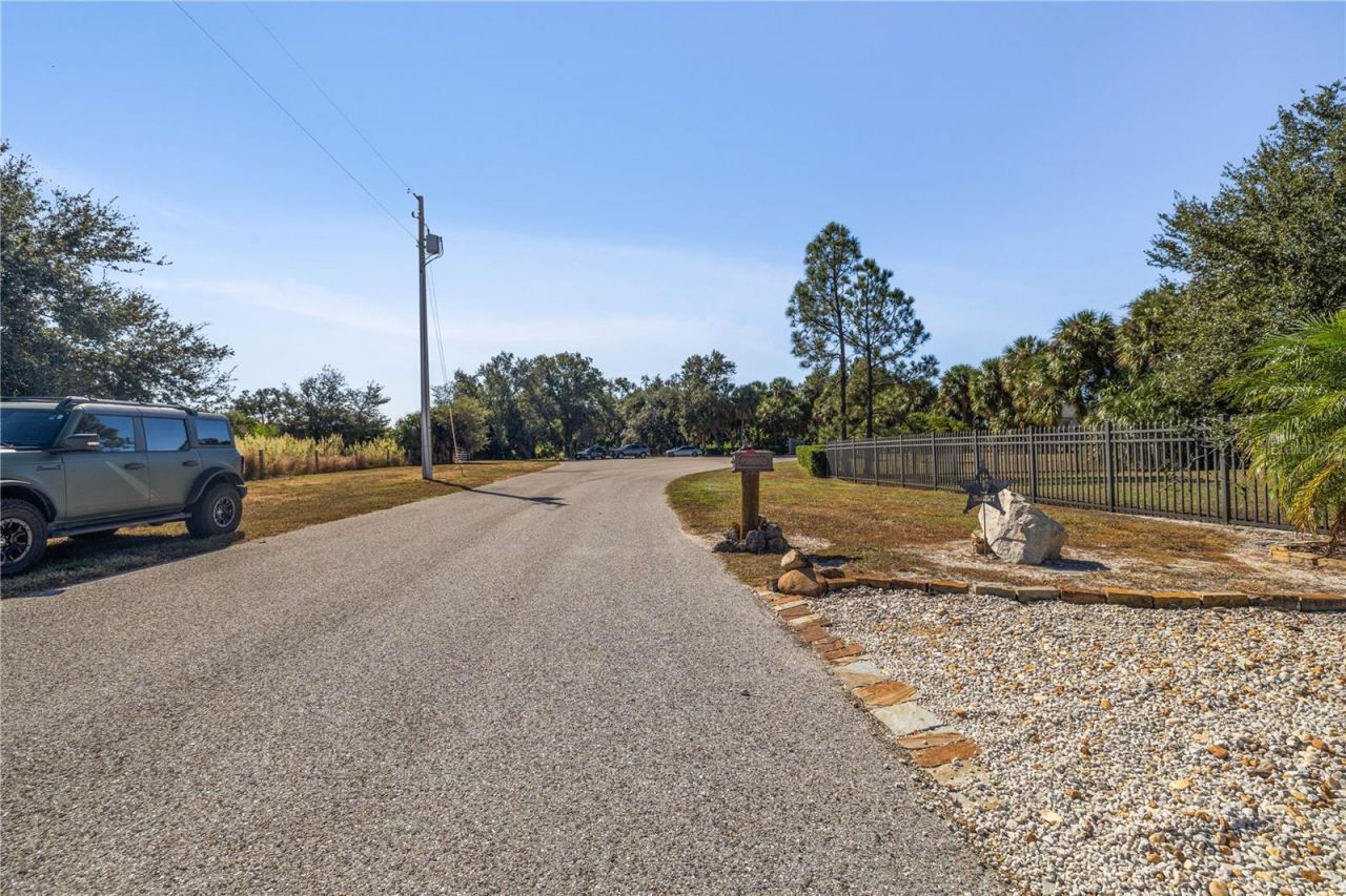2209 Lost River Trail, Ruskin, FL 33570 Photo