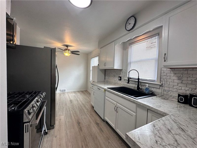 301 Park Drive, Campbell, OH 44405 Photo 9