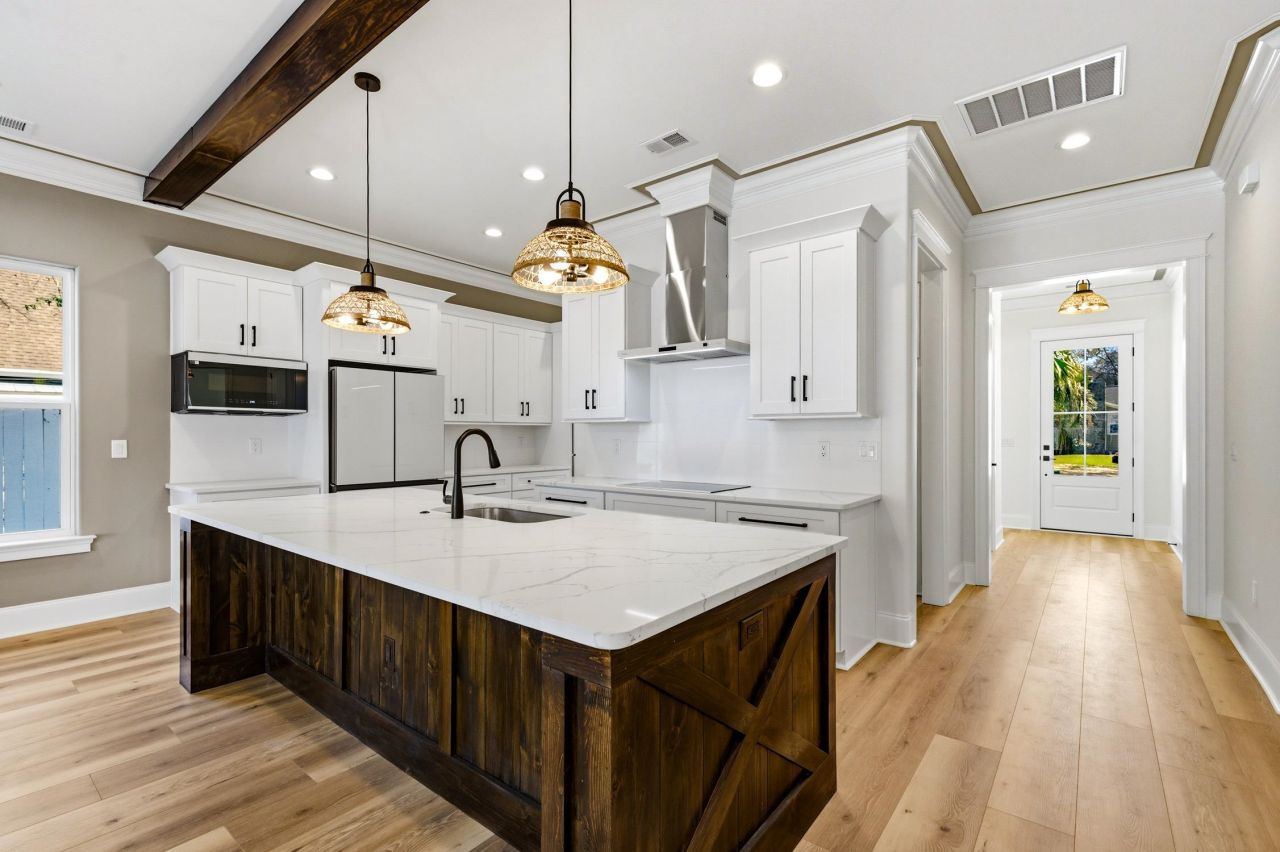 1012 S Hollywood Dr. Photo 10