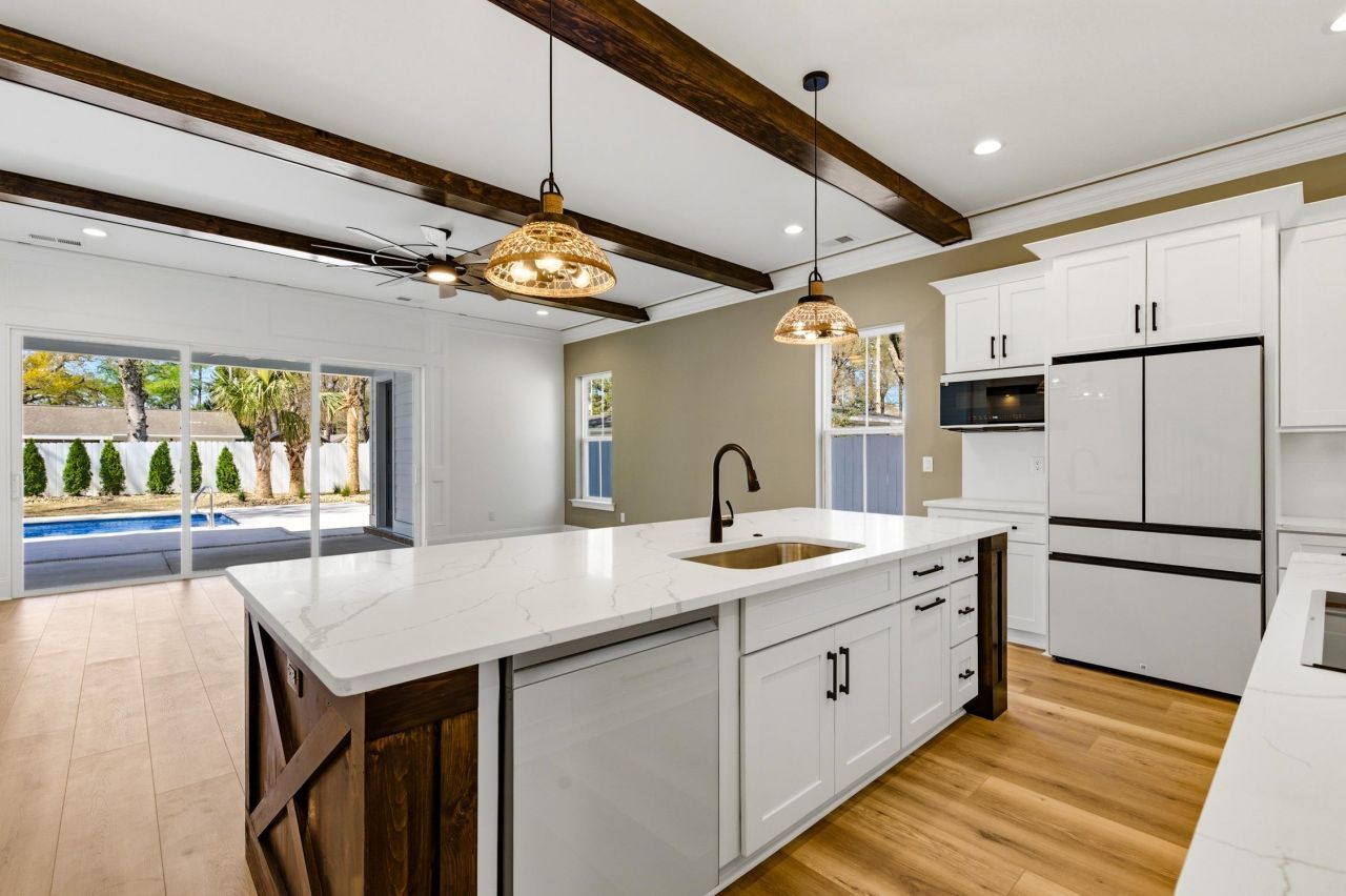 1012 S Hollywood Dr. Photo 12