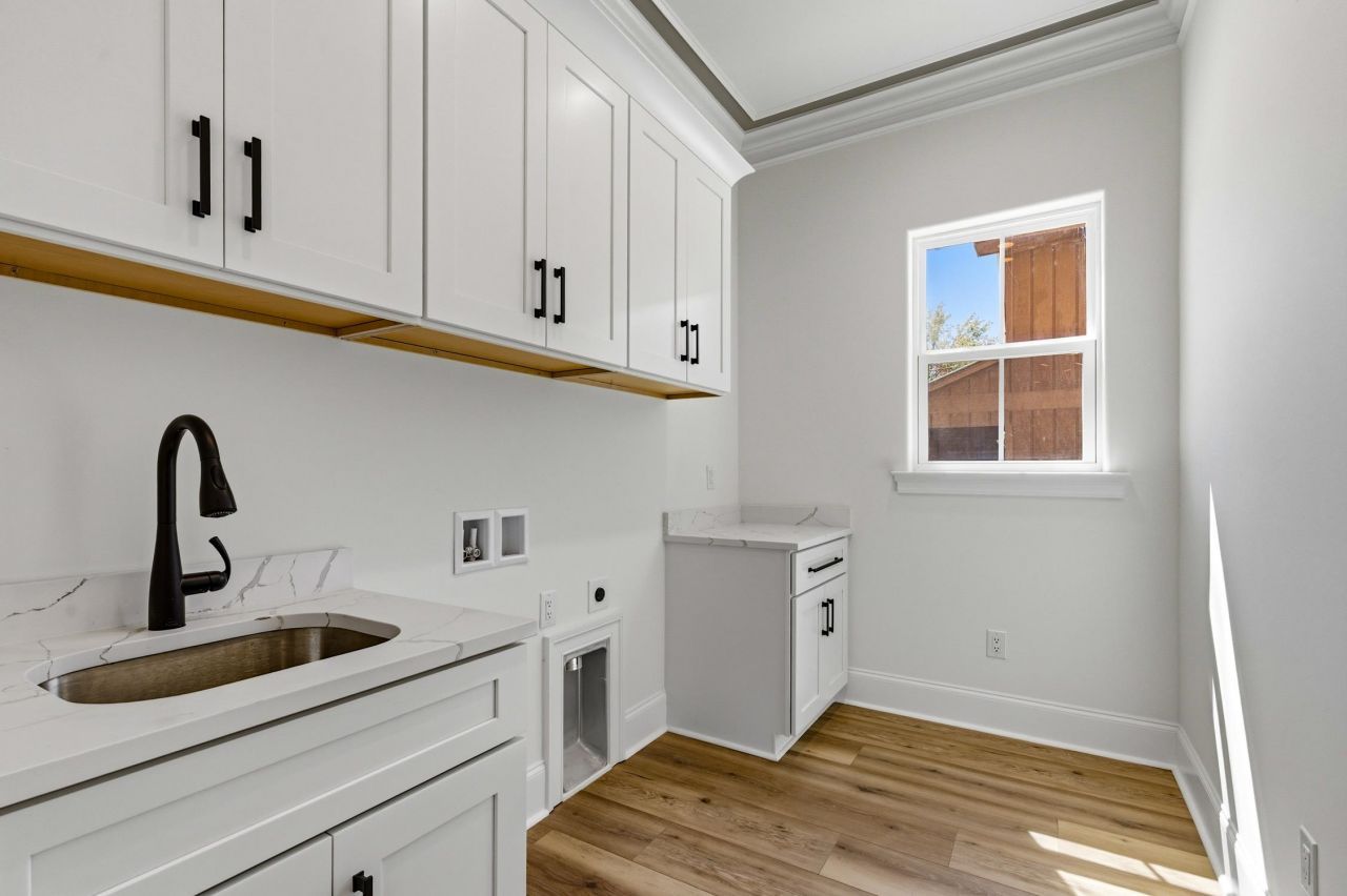 1012 S Hollywood Dr. Photo 18