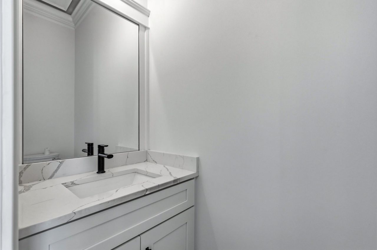 1012 S Hollywood Dr. Photo 19