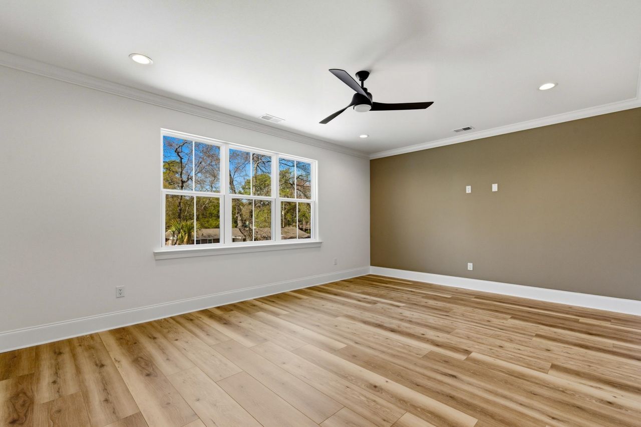 1012 S Hollywood Dr. Photo 27