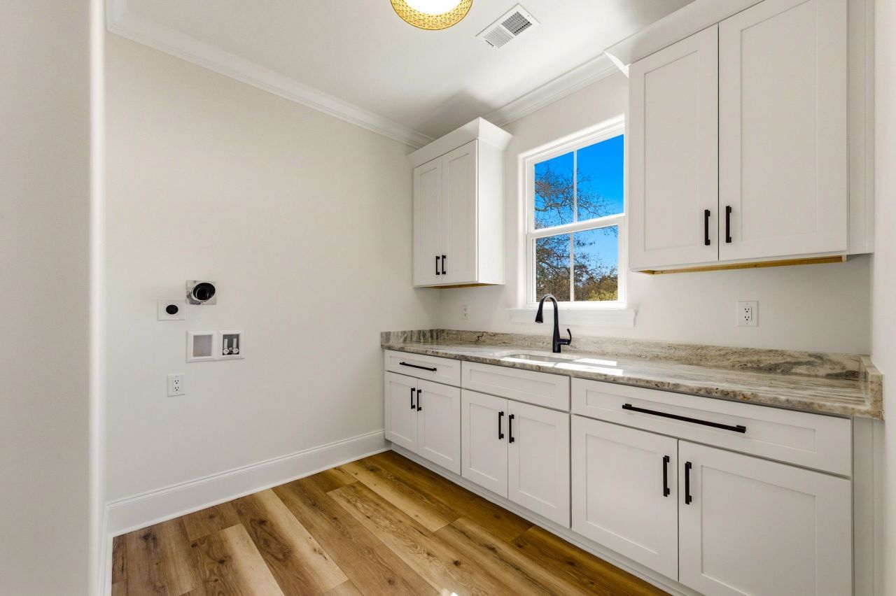 1012 S Hollywood Dr. Photo 31