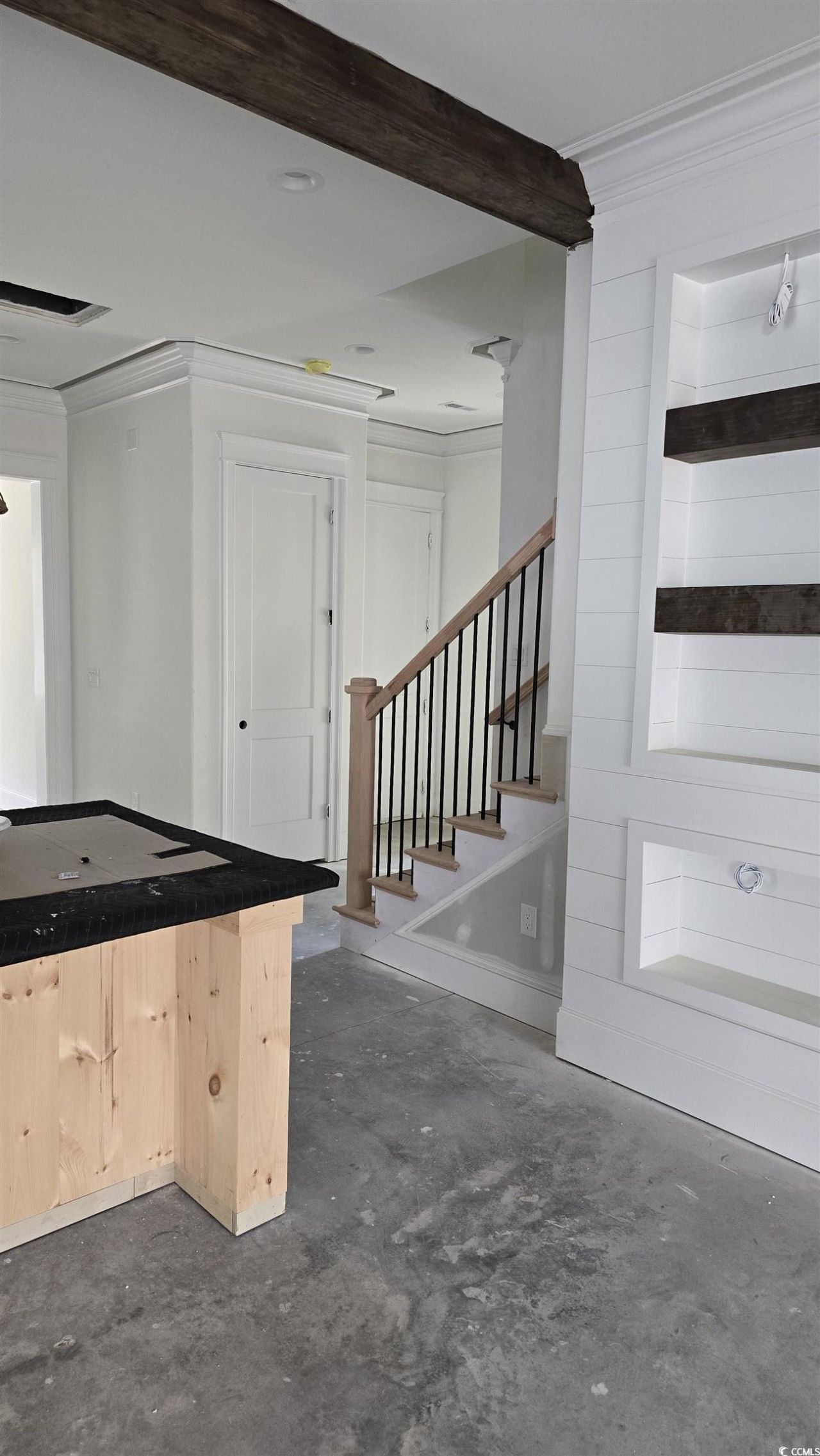 1012 S Hollywood Dr. Photo 4