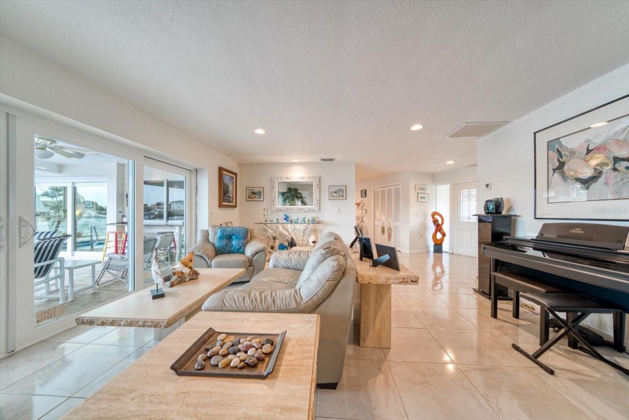 206 Poinciana Lane, Largo, FL 33770 Photo