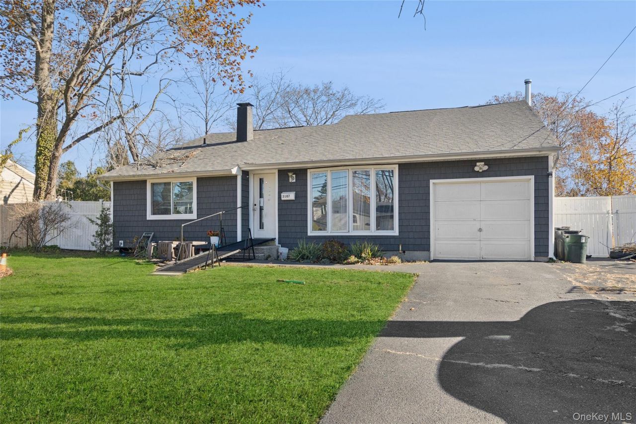 3107 Chestnut Avenue, Medford, NY 11763 Main Photo
