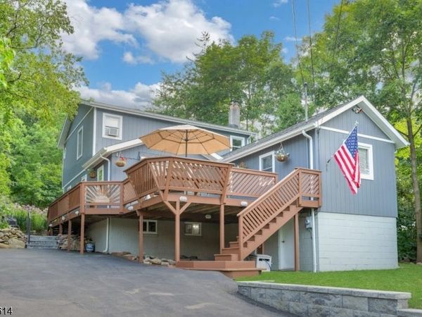 19 Fernwood Ave, Hardyston, NJ 07460