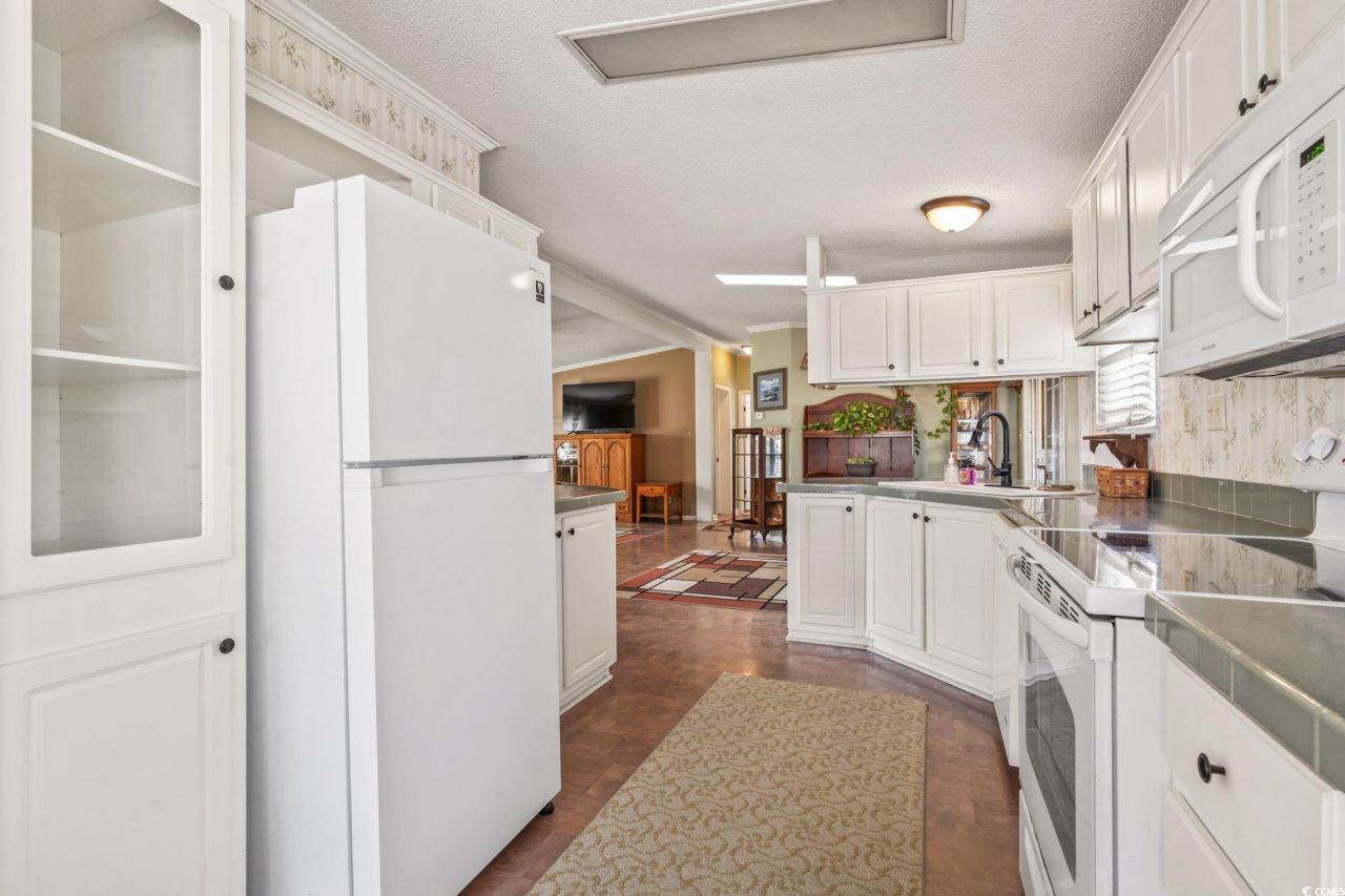 206 Weyburn St. Photo 11