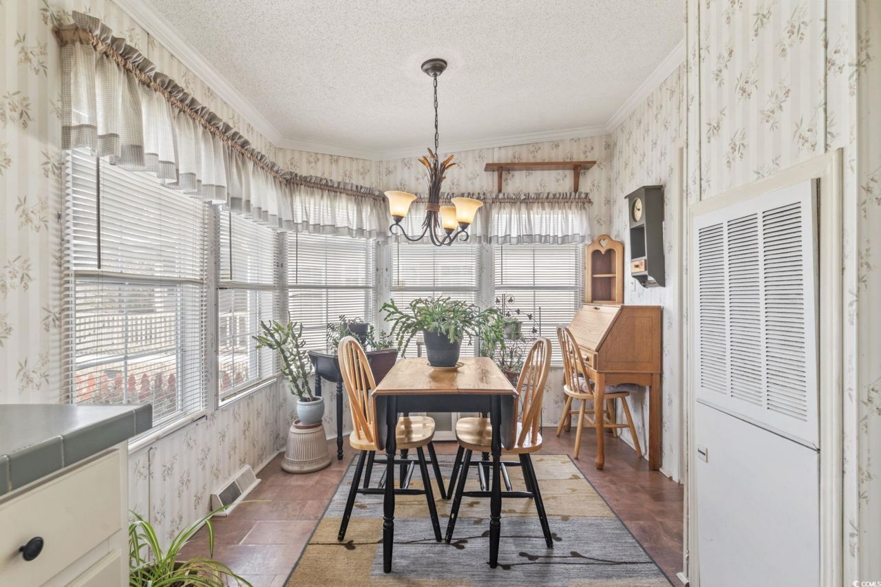 206 Weyburn St. Photo 14