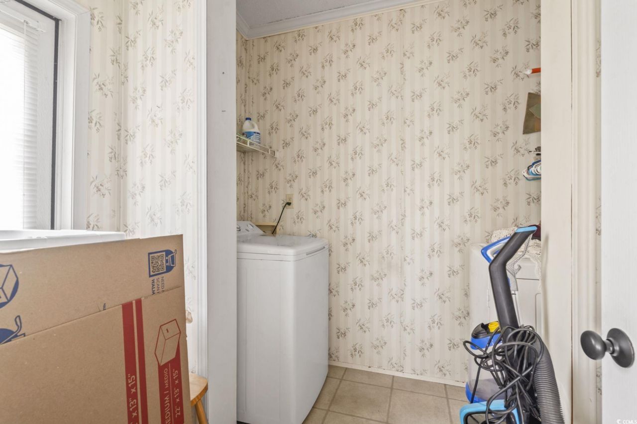 206 Weyburn St. Photo 15