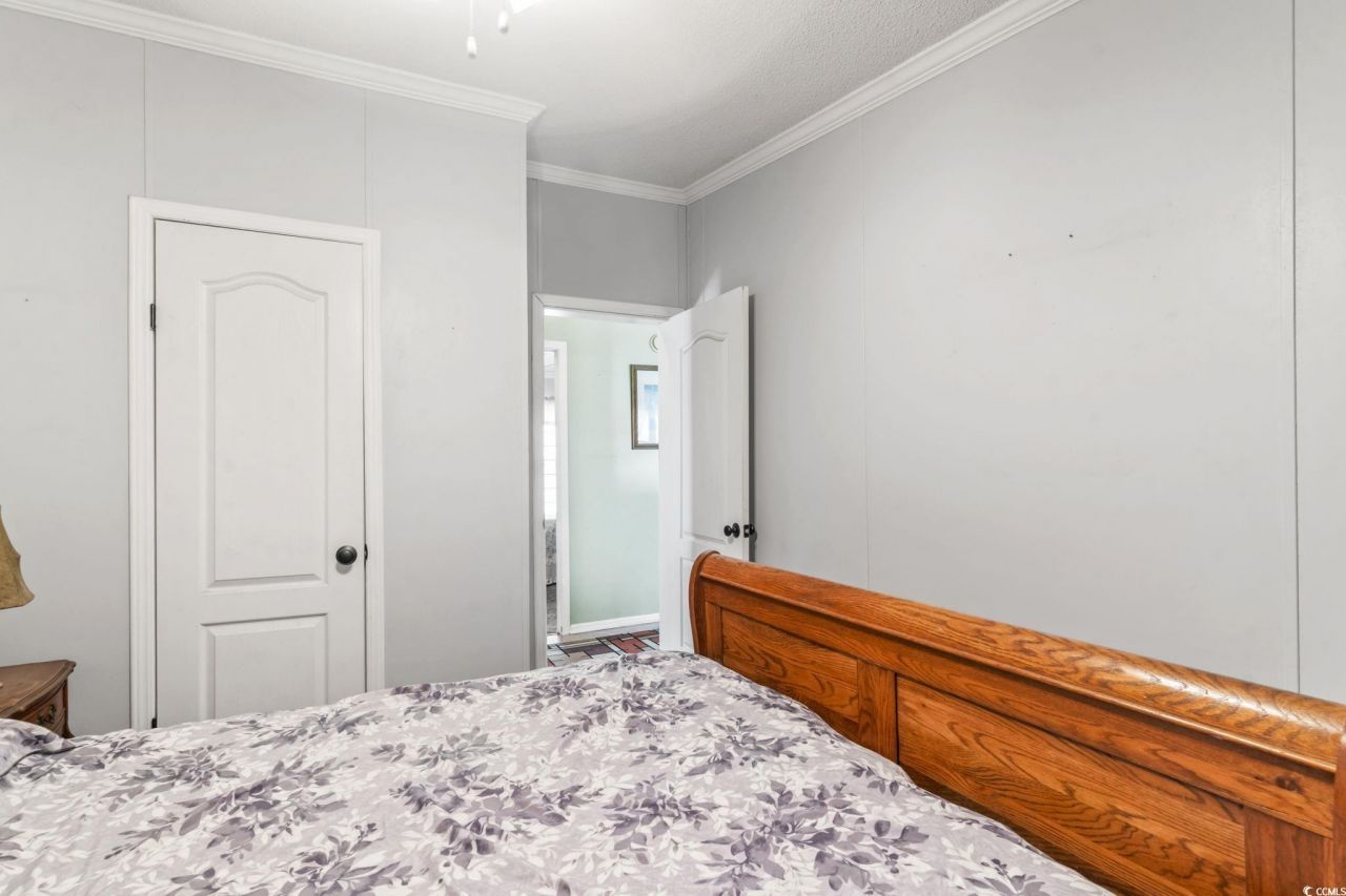 206 Weyburn St. Photo 16