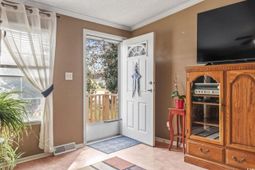 206 Weyburn St. photo 4