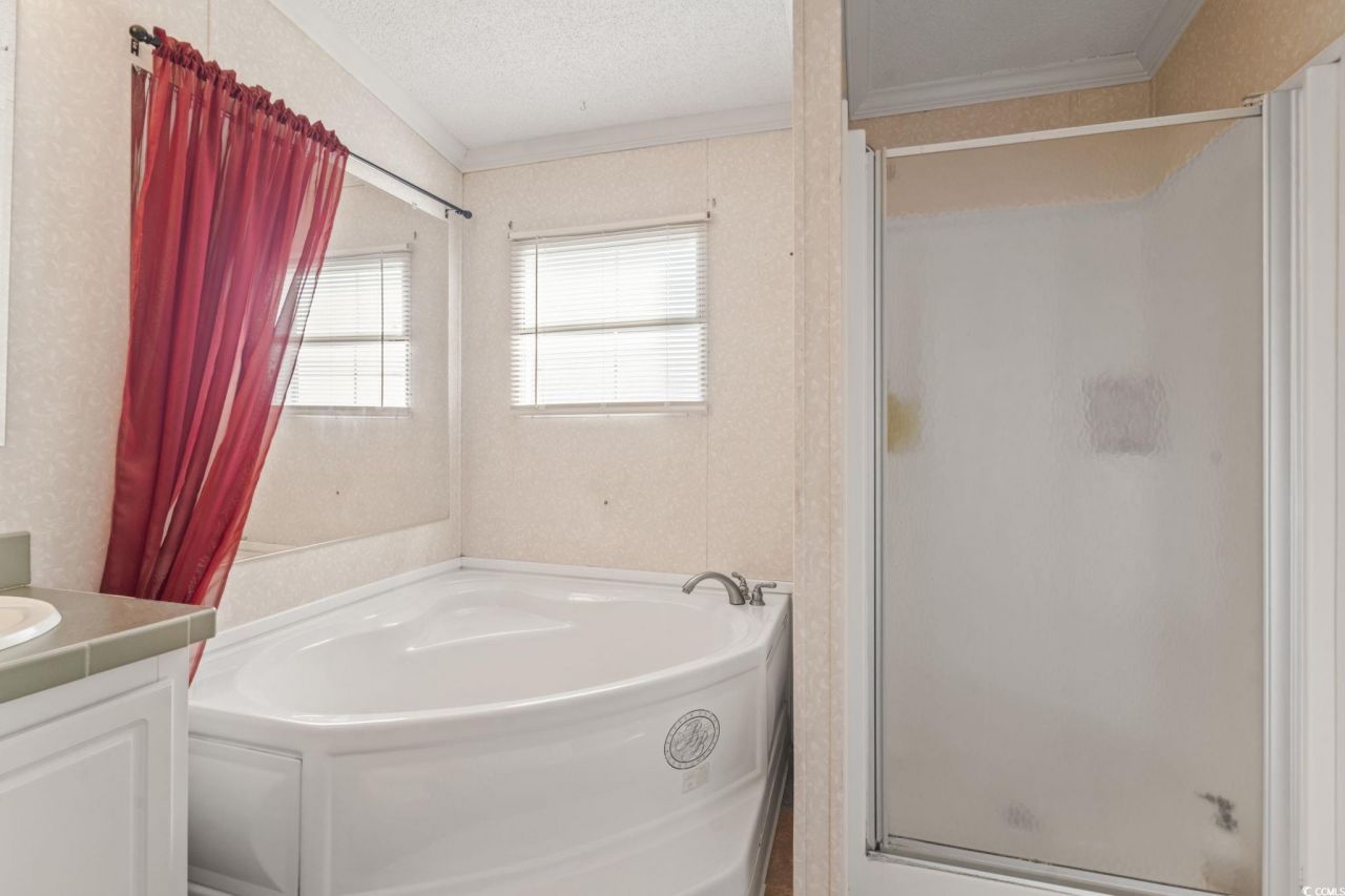 206 Weyburn St. Photo 20