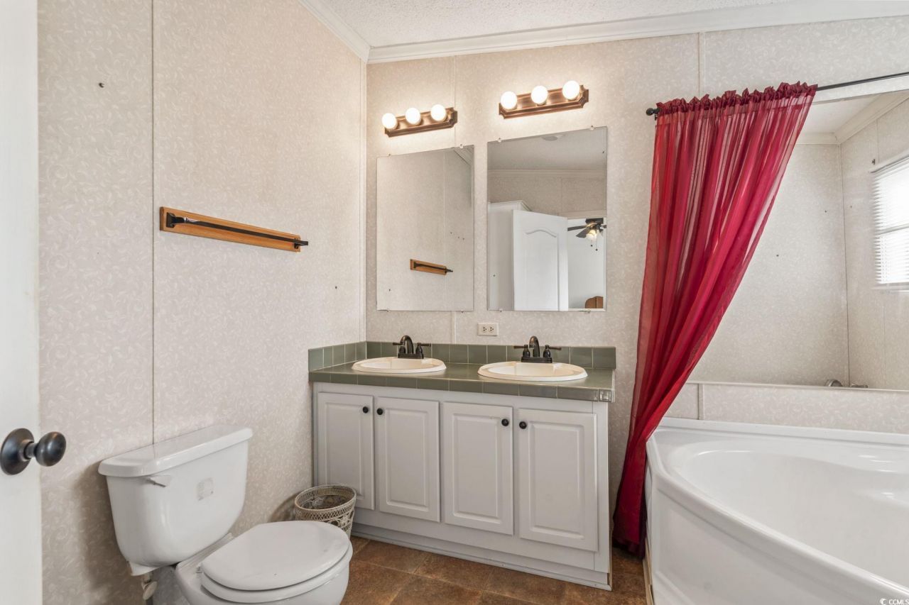 206 Weyburn St. Photo 21