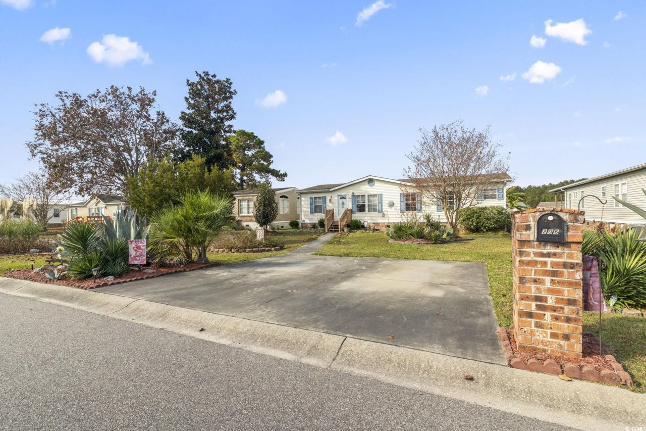 206 Weyburn St. Photo 38