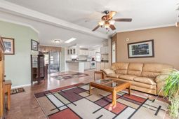 206 Weyburn St. photo 4