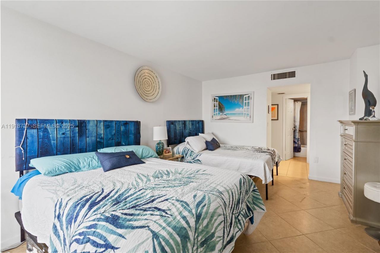 3675 N Country Club Dr, Unit 2201, Aventura, FL 33180 Photo