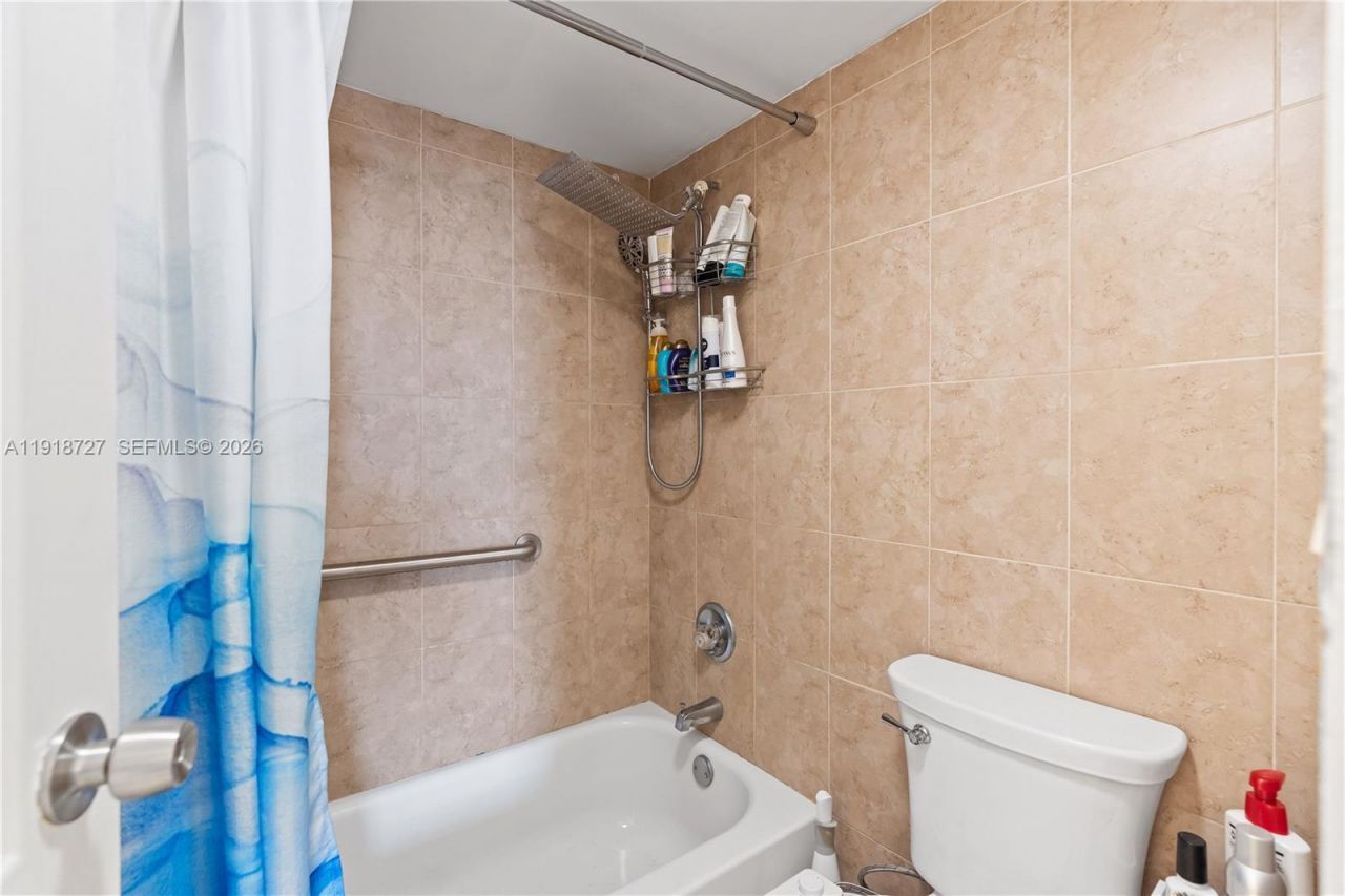 3675 N Country Club Dr, Unit 2201, Aventura, FL 33180 Photo