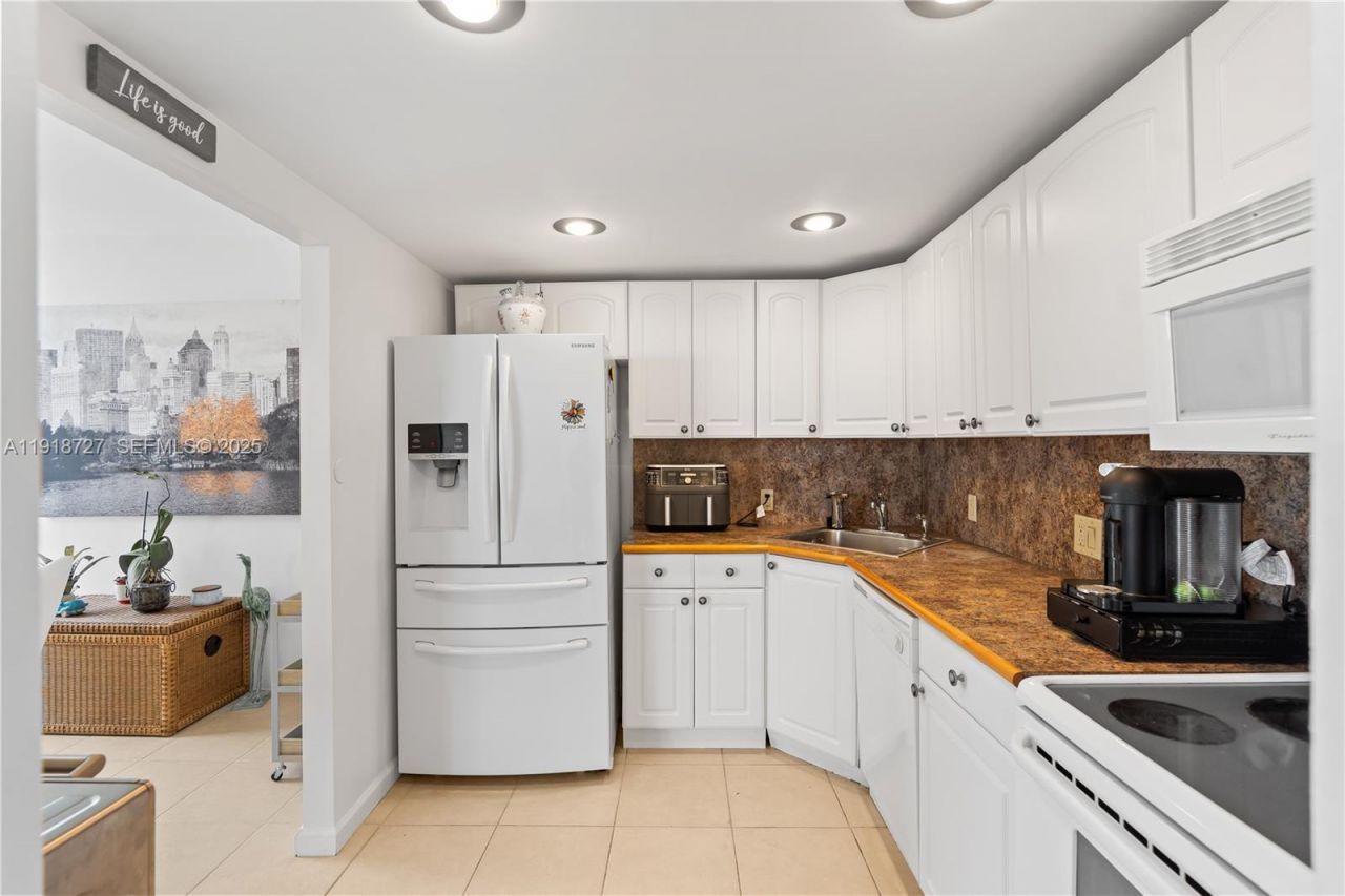 3675 N Country Club Dr, Unit 2201, Aventura, FL 33180 Photo