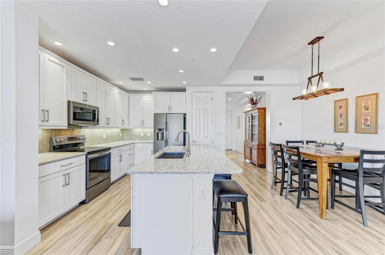 10530 Boardwalk Loop, Unit 202, Bradenton, FL 34202 Photo